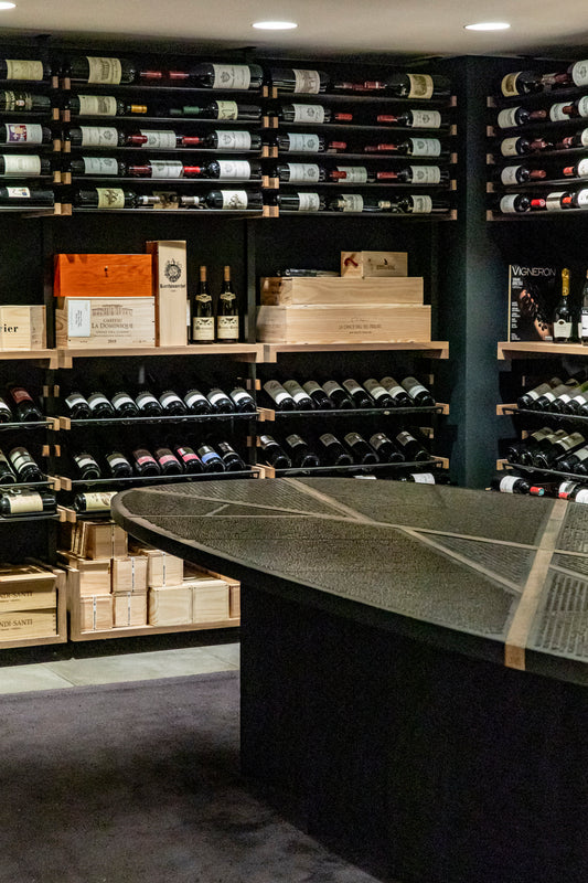 Table privée dans la cave à vin du chef Yannick Alléno - Menu dégustation du Pavyllon * et accords mets et vins exceptionnels