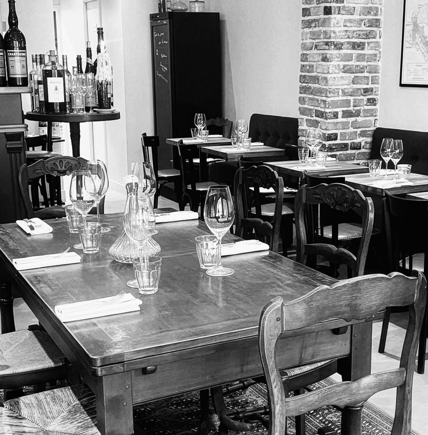 Aperitif at Classic Parisian Bistro Attabler