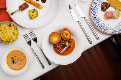Un voyage culinaire moderne à la table d'un chef indien et un dernier verre au restaurant étoilé Michelin Benares