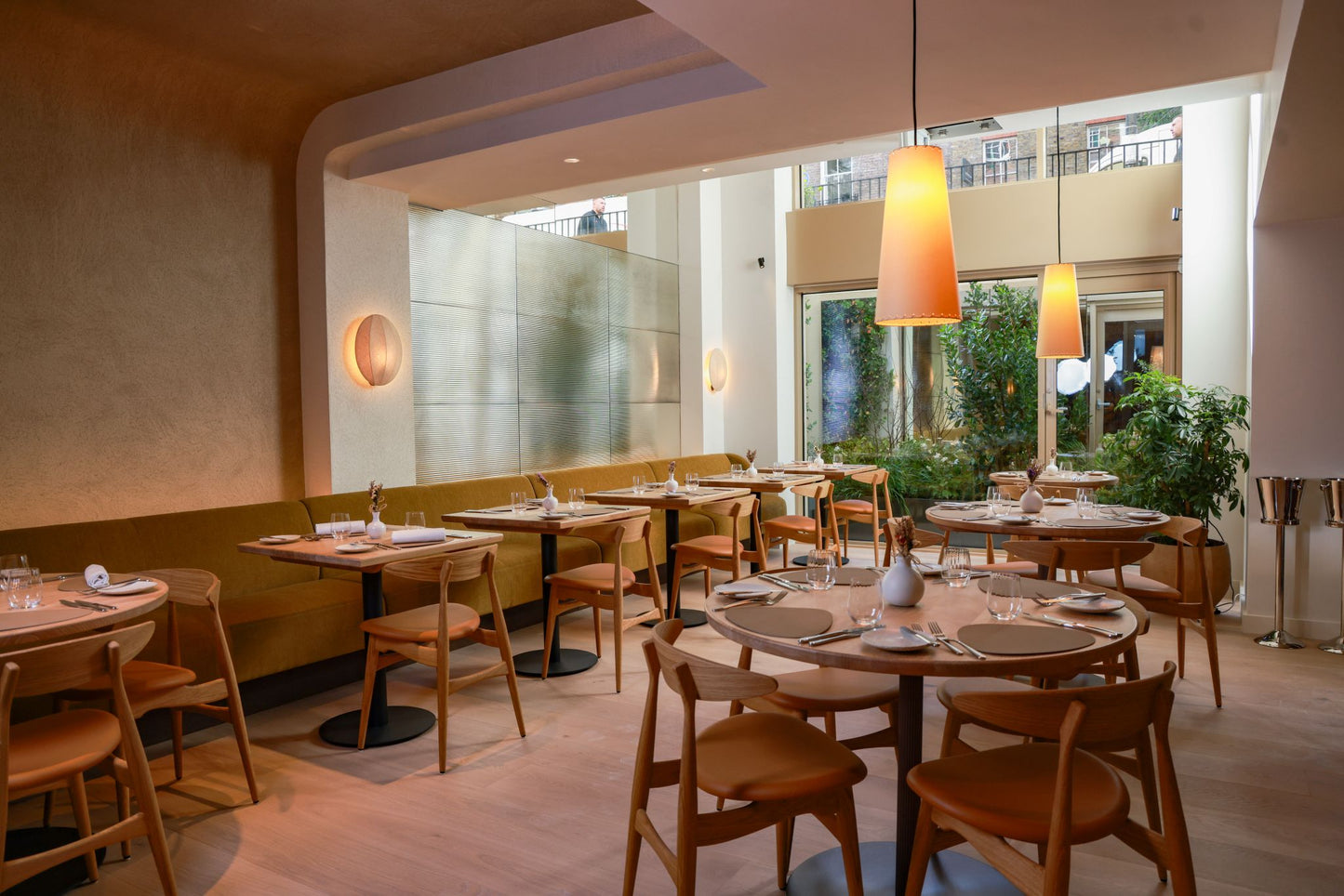 Un voyage culinaire du bar à la table au 74, rue Charlotte
